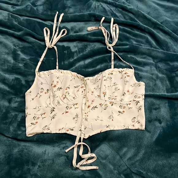 White top - Picture 1 of 2